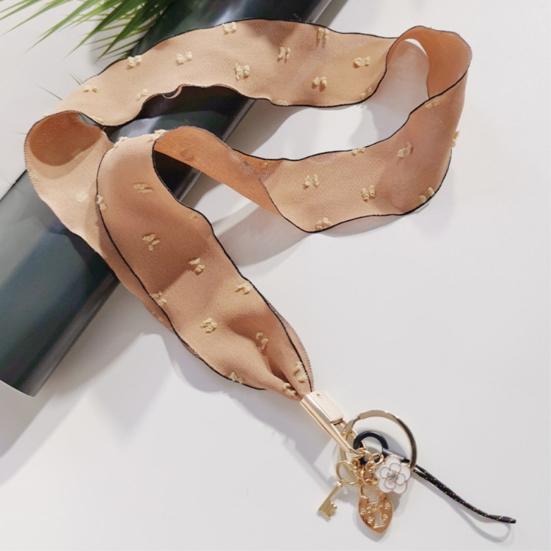 Colgante
 estilo pañuelo con colgante de corazón